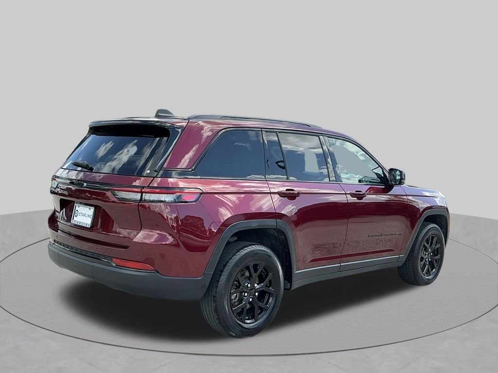 Used 2024 Red Jeep Altitude image 6