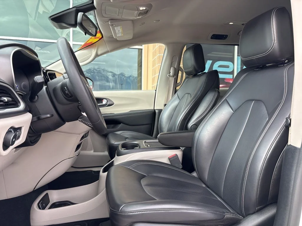 Used 2023 White Chrysler Touring L image 12