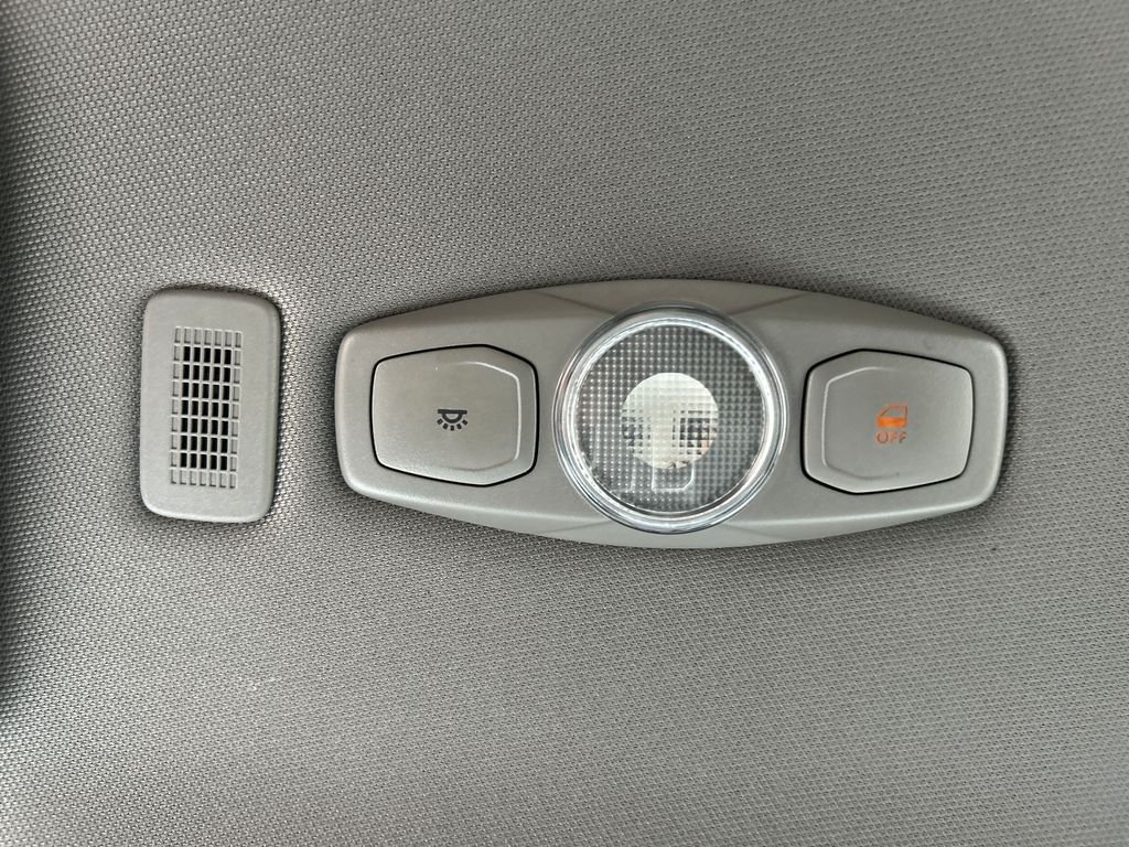 Used 2018 Blue Ford XL image 16
