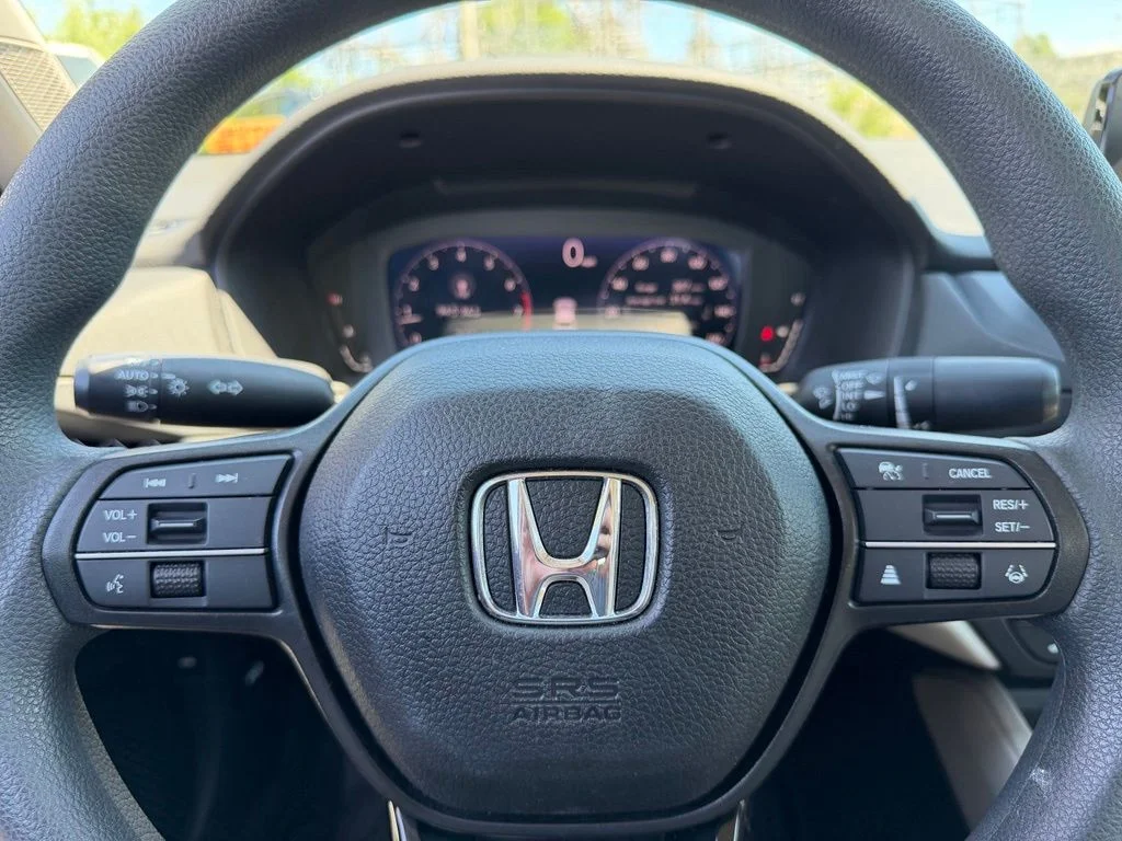 Used 2023 White Honda EX image 29
