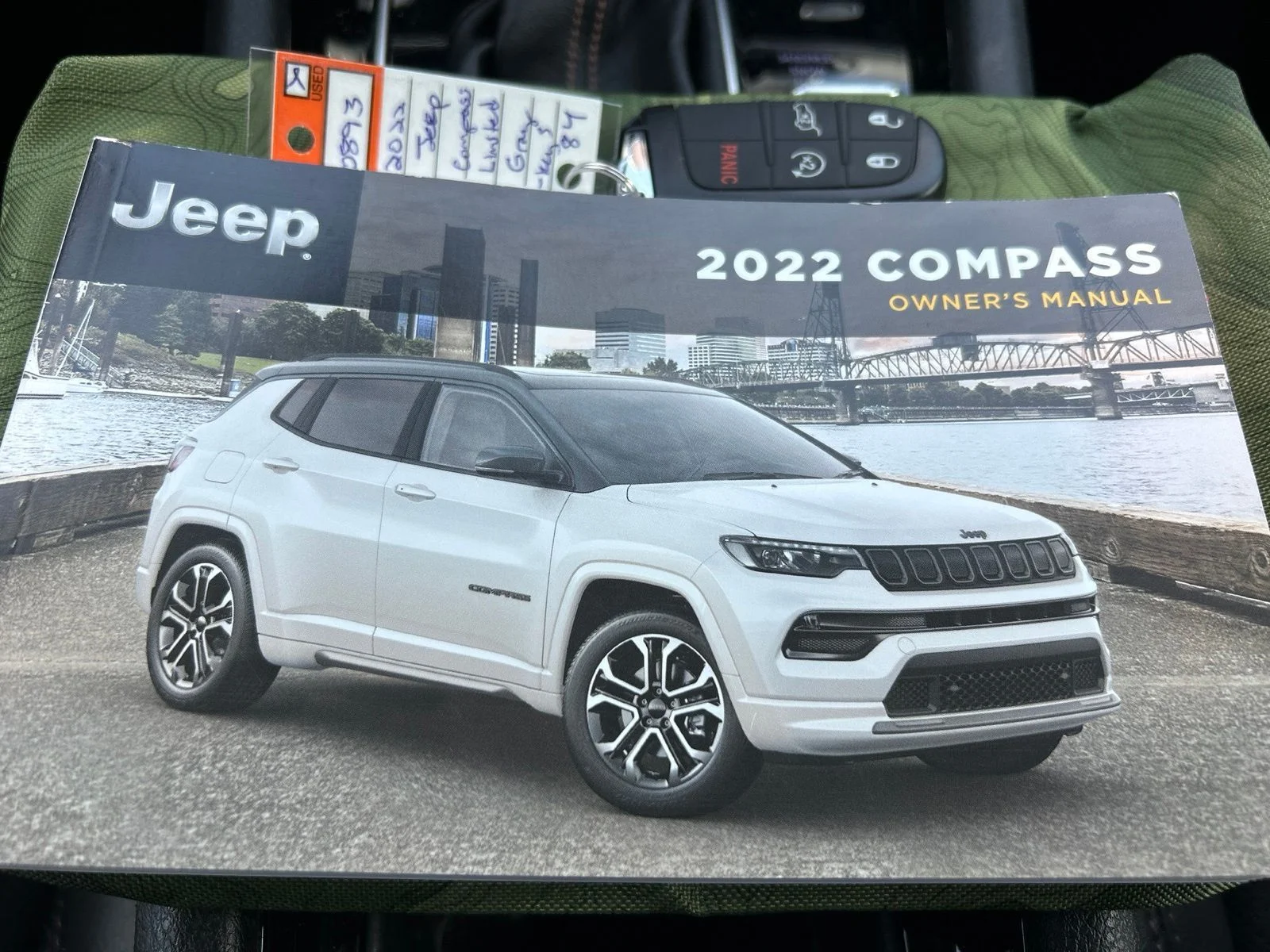 Used 2022 Crystal Metallic Jeep Limited image 19