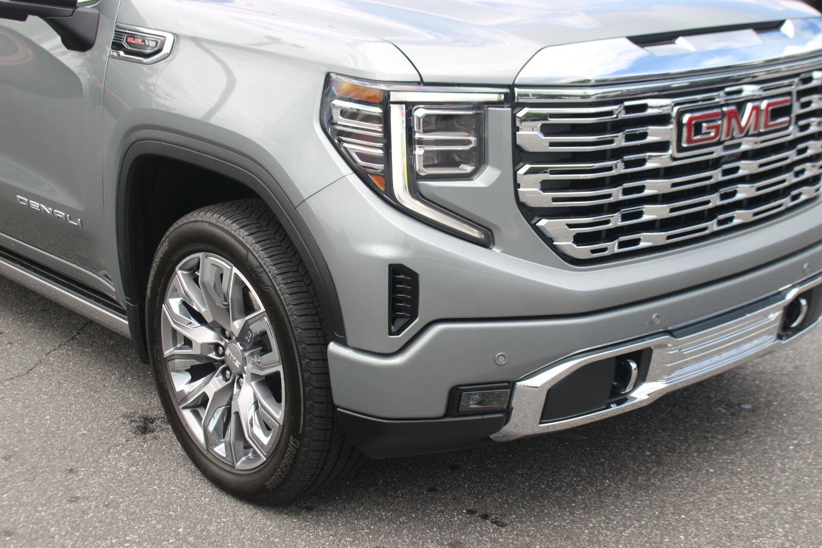 Used 2026 Sterling Metallic GMC Denali image 9