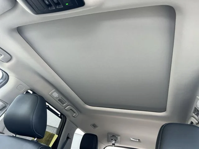 Used 2024 White Nissan Platinum image 11