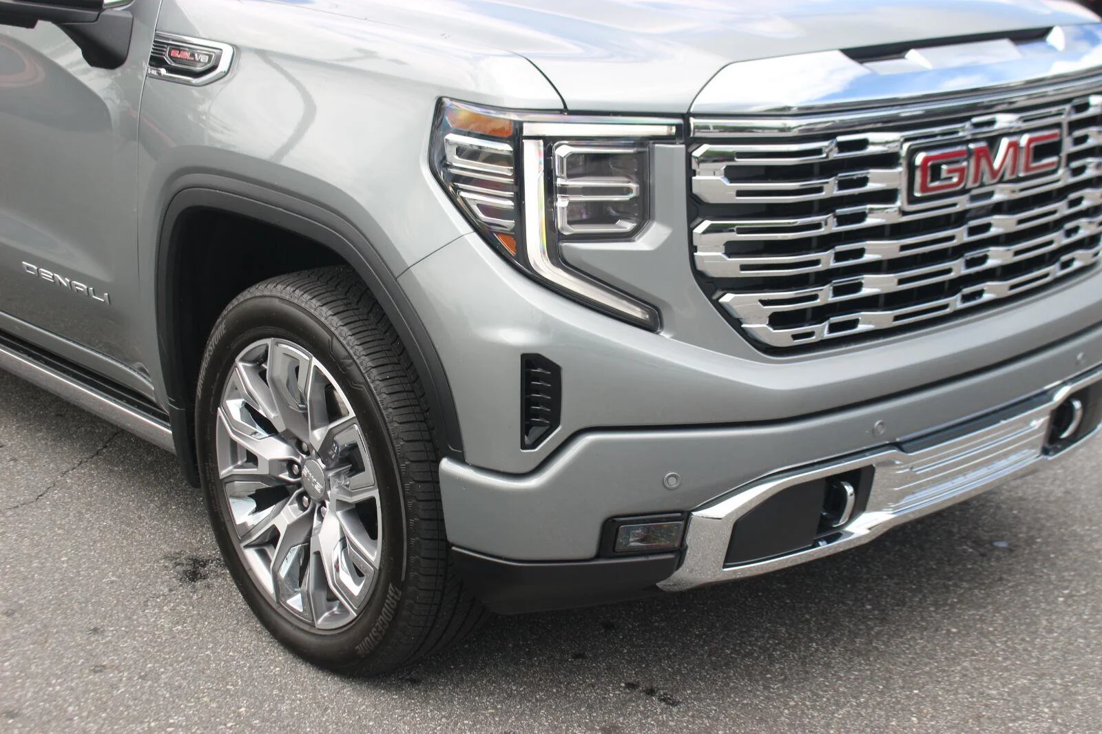 Used 2026 Sterling Metallic GMC Denali image 9