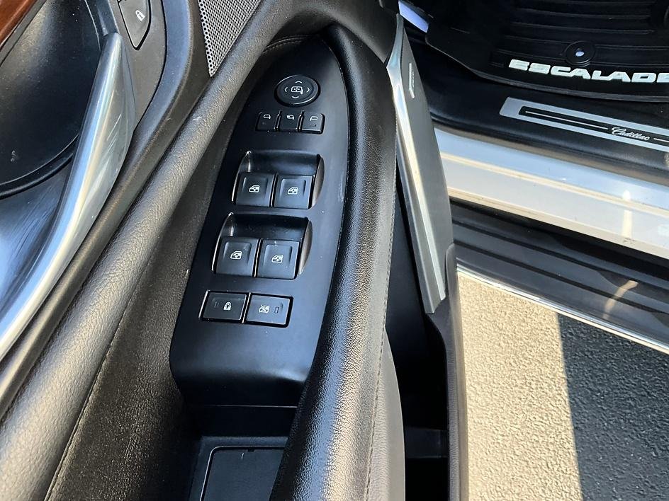 Used 2020 White Cadillac Luxury image 14