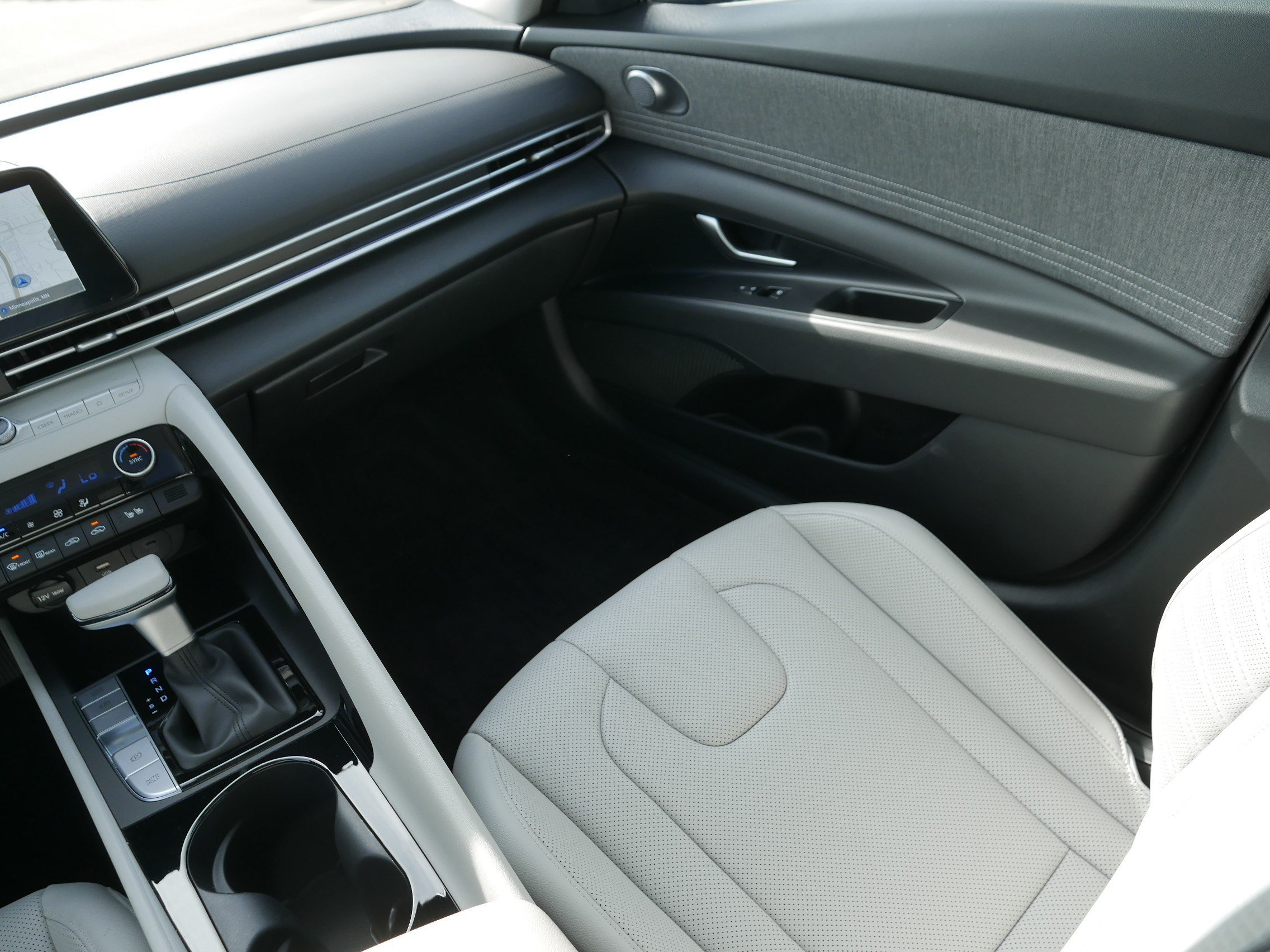 2026 Hyundai Elantra Limited - Photo 11