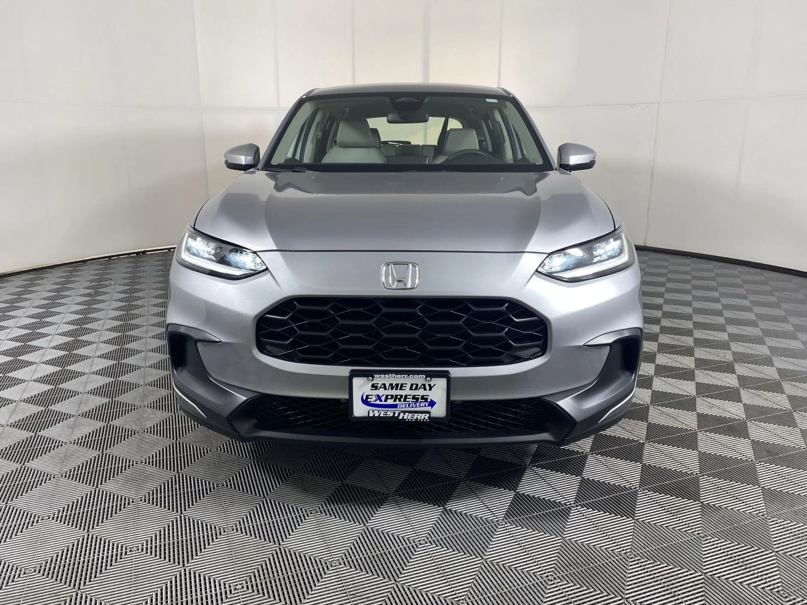 Used 2024 Lunar Silver Metallic Honda LX image 2