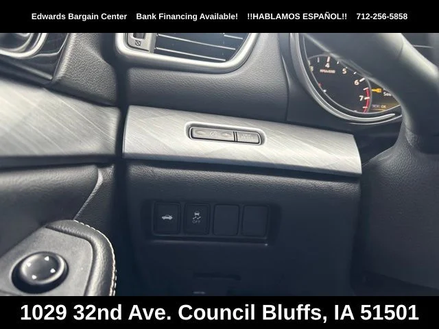 Used 2017 Red Nissan 3.5 SV image 17
