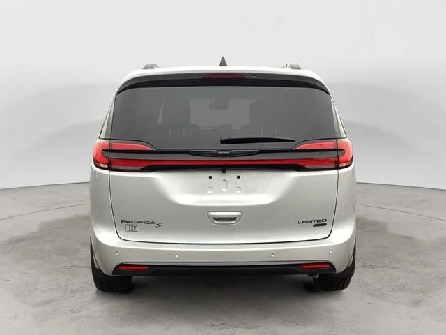 New 2026 Silver Mist Clearcoat Chrysler LIMITED AWD image 5