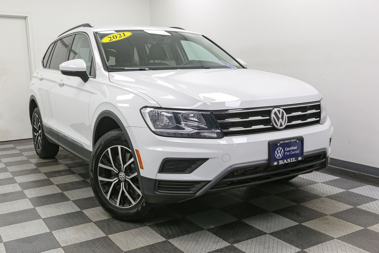 Used 2021 Pure White Volkswagen SE image 3