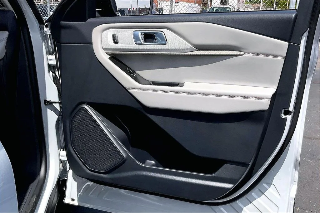 New 2026 Space White Metallic Ford Active image 23