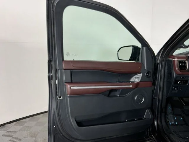 Used 2024  Ford Limited image 11