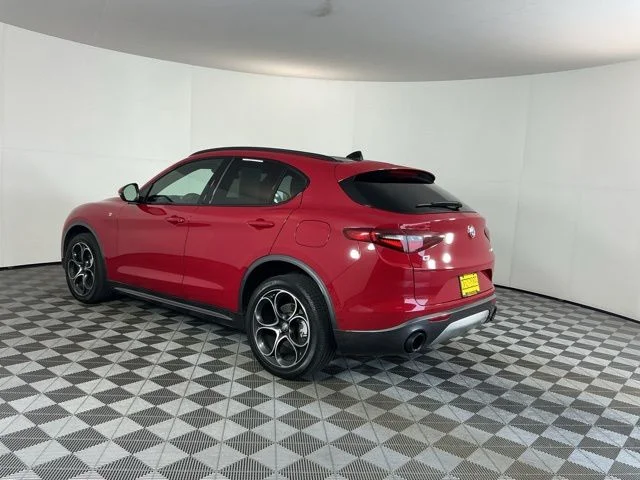 Used 2023  Alfa Romeo Ti image 7