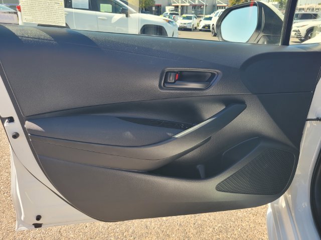 Used 2022 White Toyota LE image 18