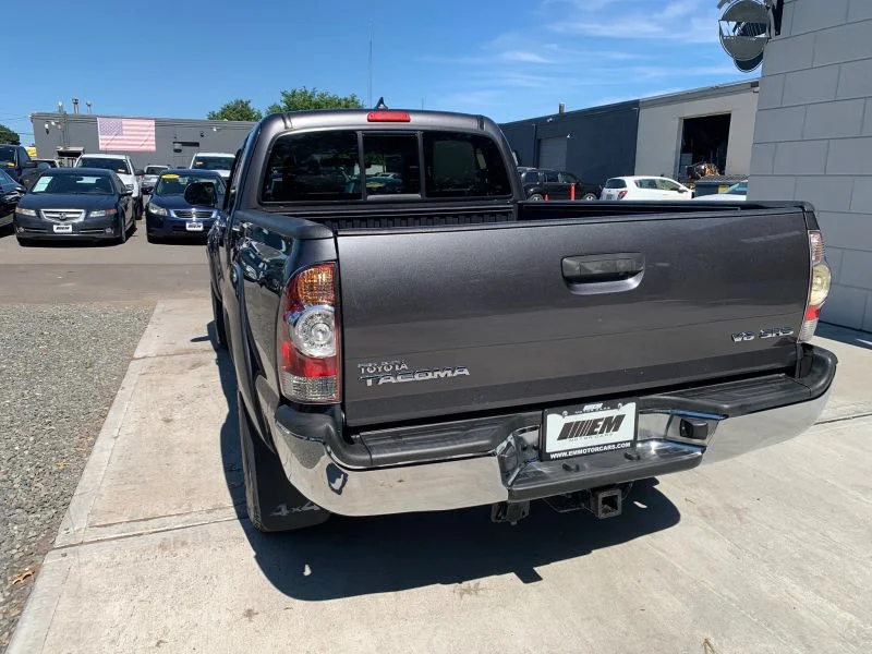Used 2015 Gray Toyota Pickup 4D 6 ft image 7