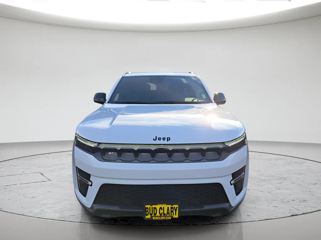 New 2026 Bright White Clear-Coat Exterior Paint Jeep Limited Altitude image 8
