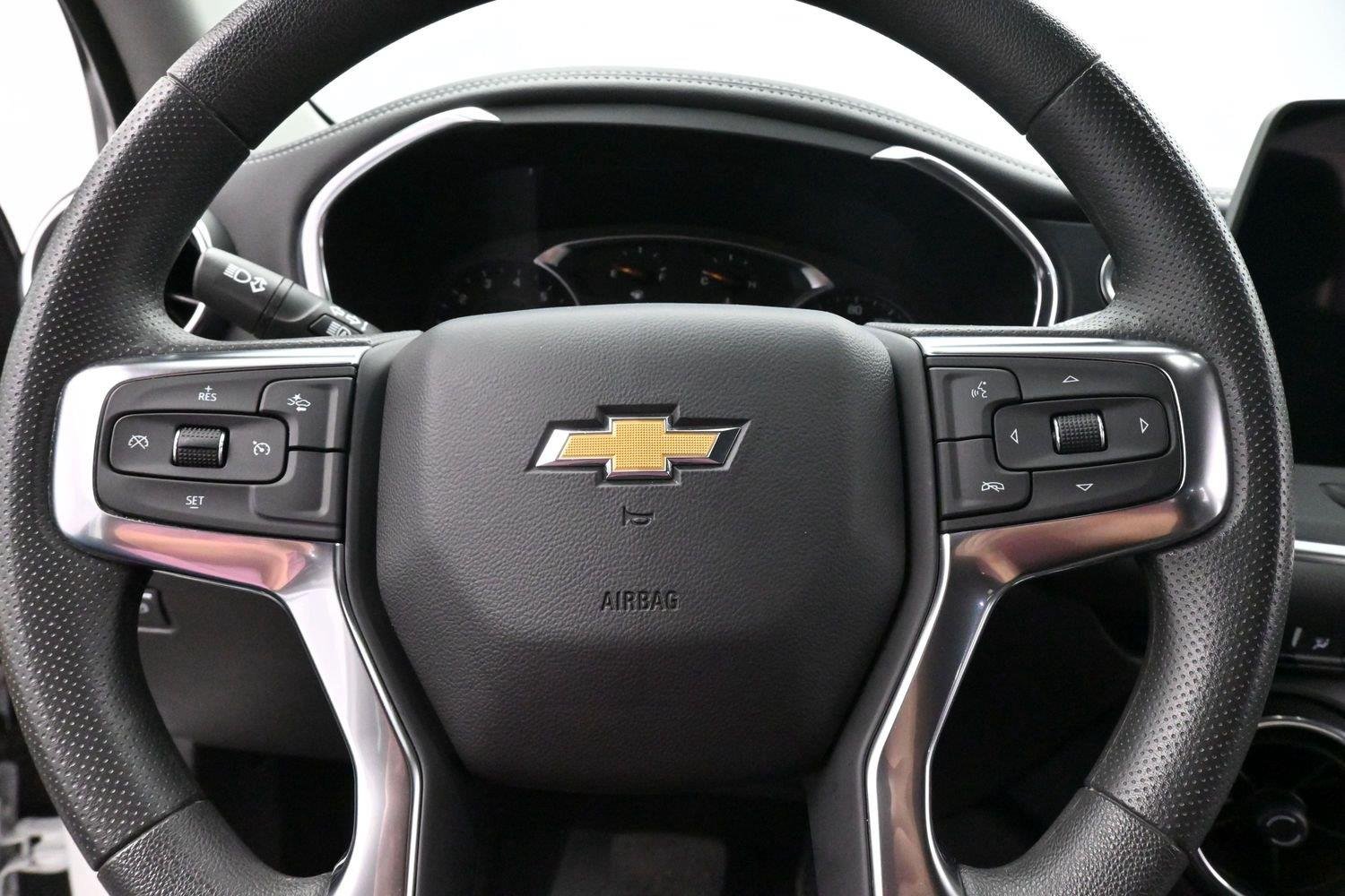 Used 2023 SUMMIT WHITE Chevrolet LT image 18