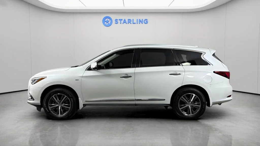 Used 2019 White INFINITI LUXE image 4