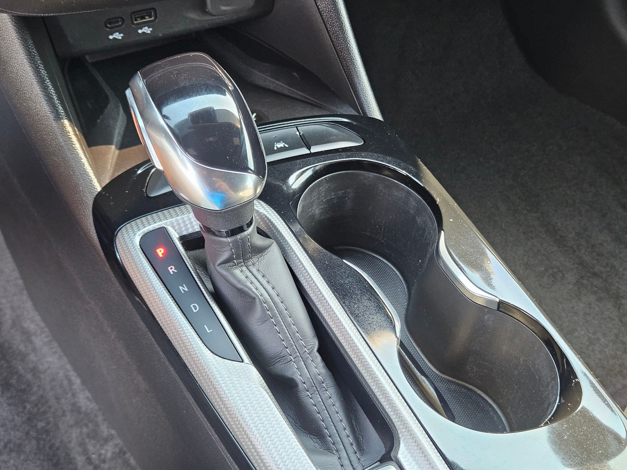 Used 2025 White Frost Tricoat Buick Avenir image 28