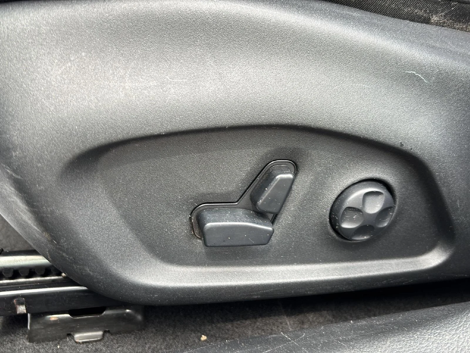 Used 2019 Gy Jeep Limited image 23