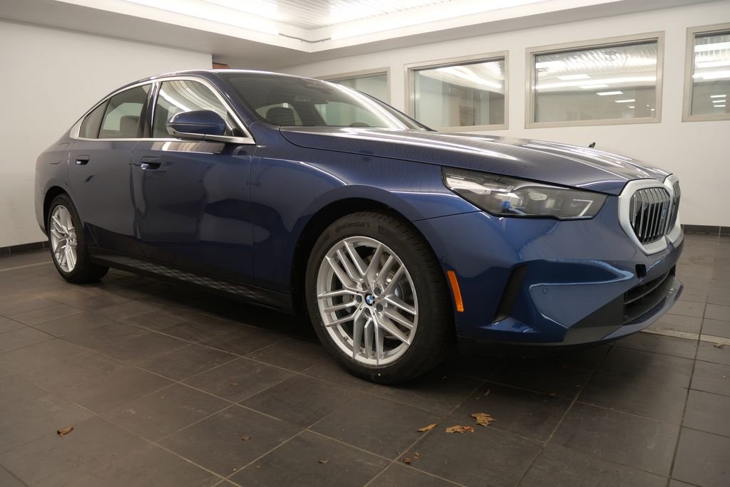 2025 BMW 5 Series 530i - Photo 8