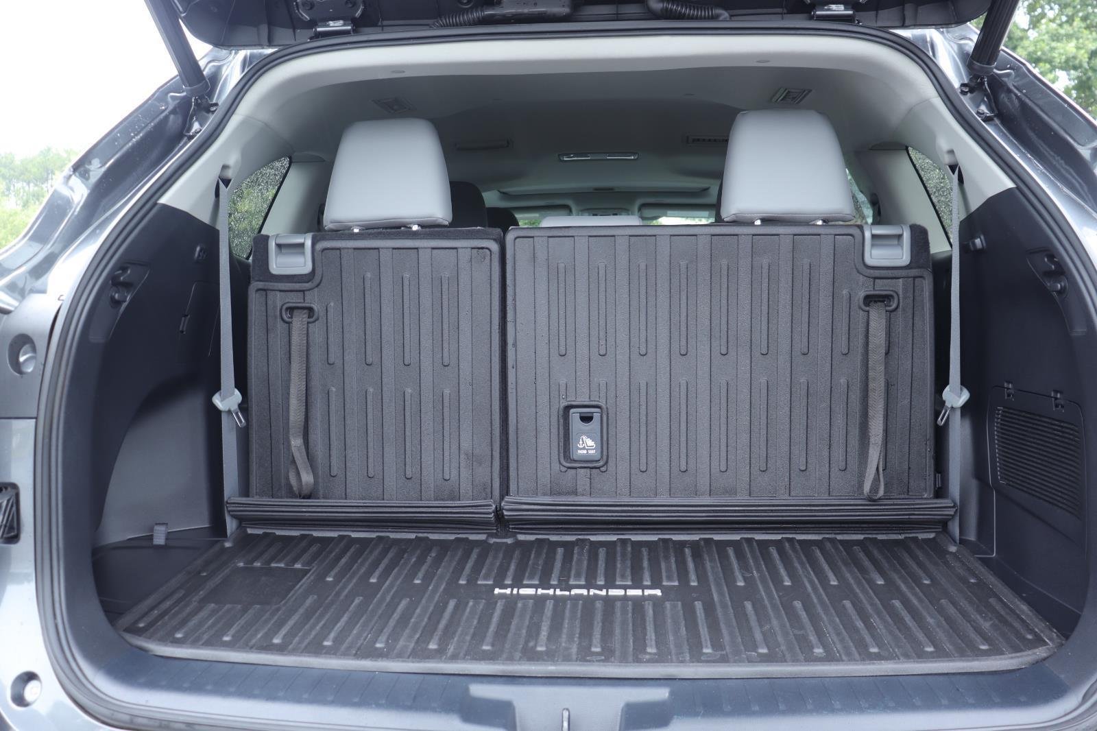 Used 2023 Magnetic Gray Metallic Toyota XLE image 14