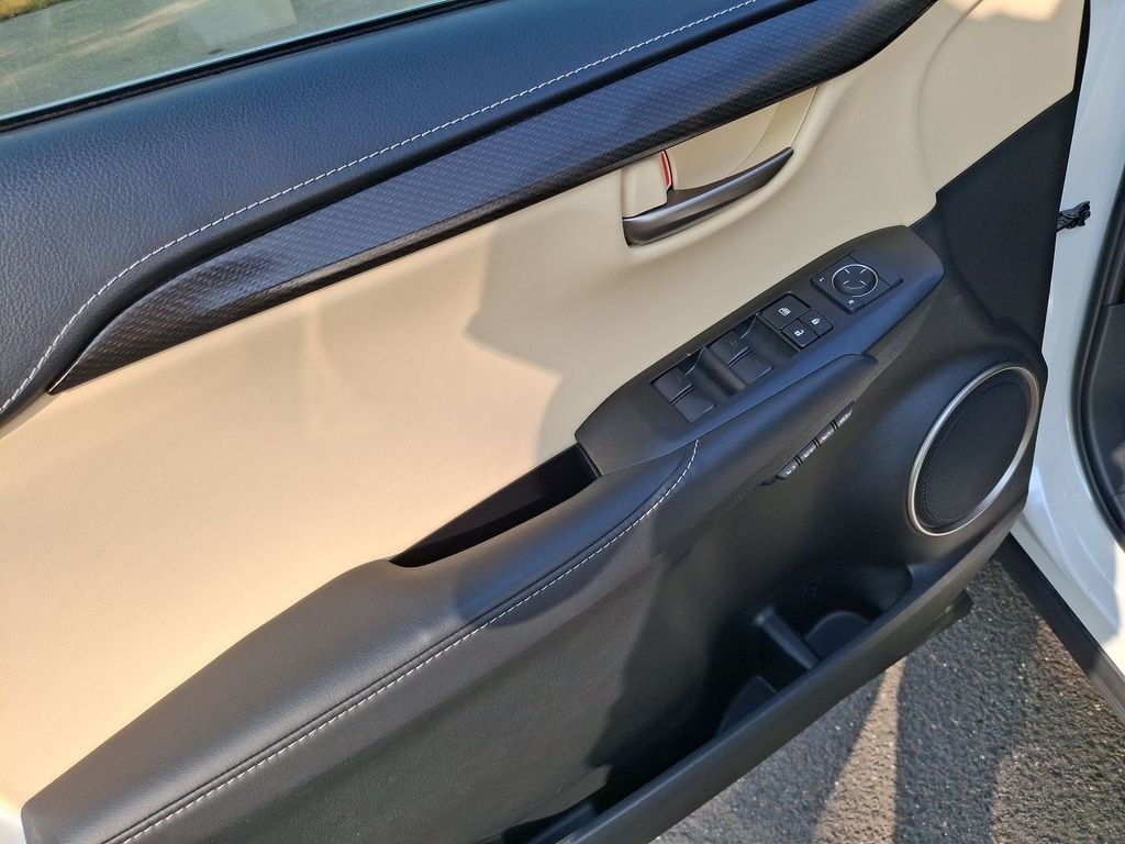 Used 2017 White Lexus 200t image 15