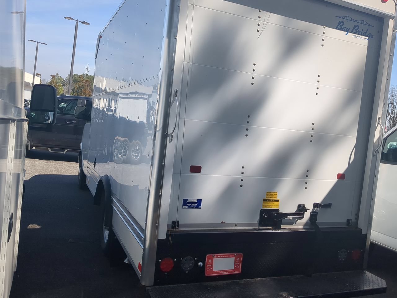 New 2025 Summit White GMC 1WT image 6