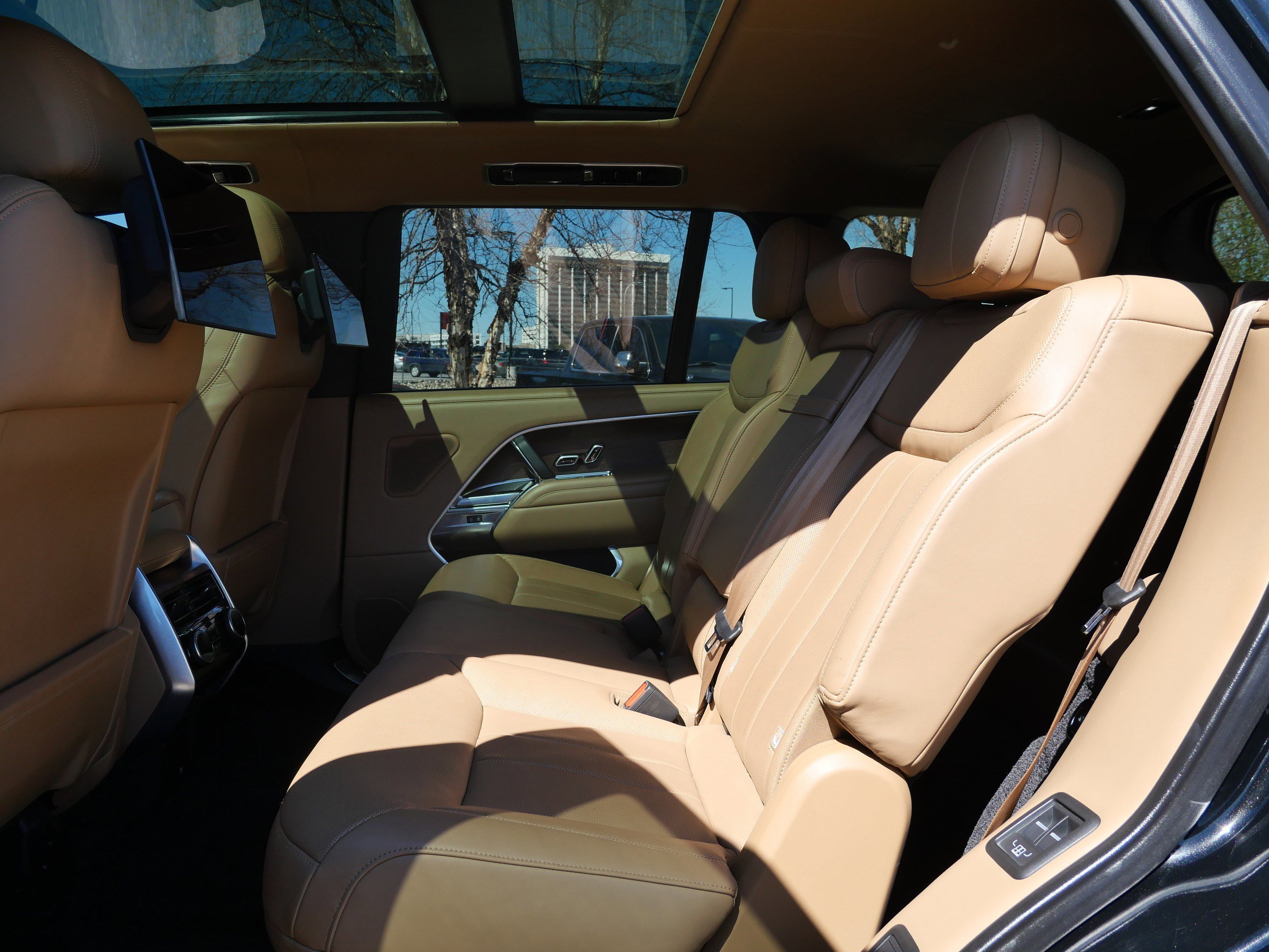 Used 2023 Black Land Rover Autobiography image 15