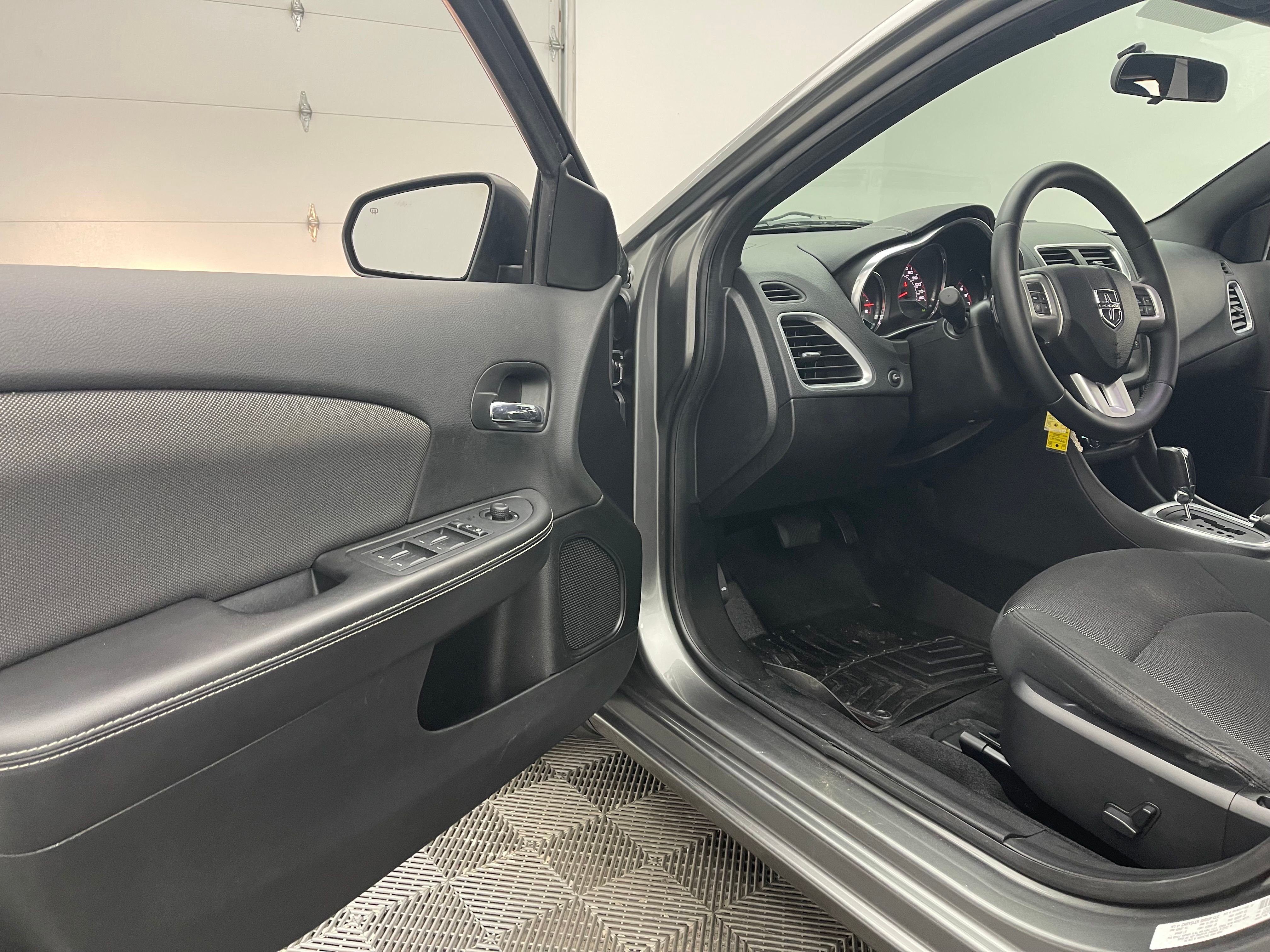 Used 2013 Mineral Gray Metallic Clearcoat Dodge SXT image 12