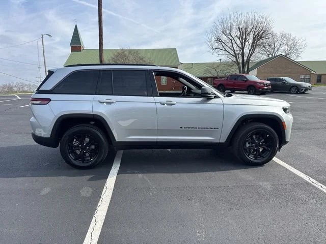 New 2026 Silver Zynith Jeep Altitude image 8