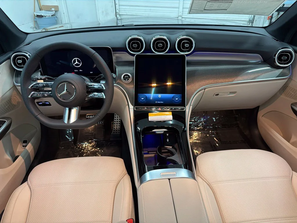 New 2027 Black Mercedes-Benz GLC 300 image 24