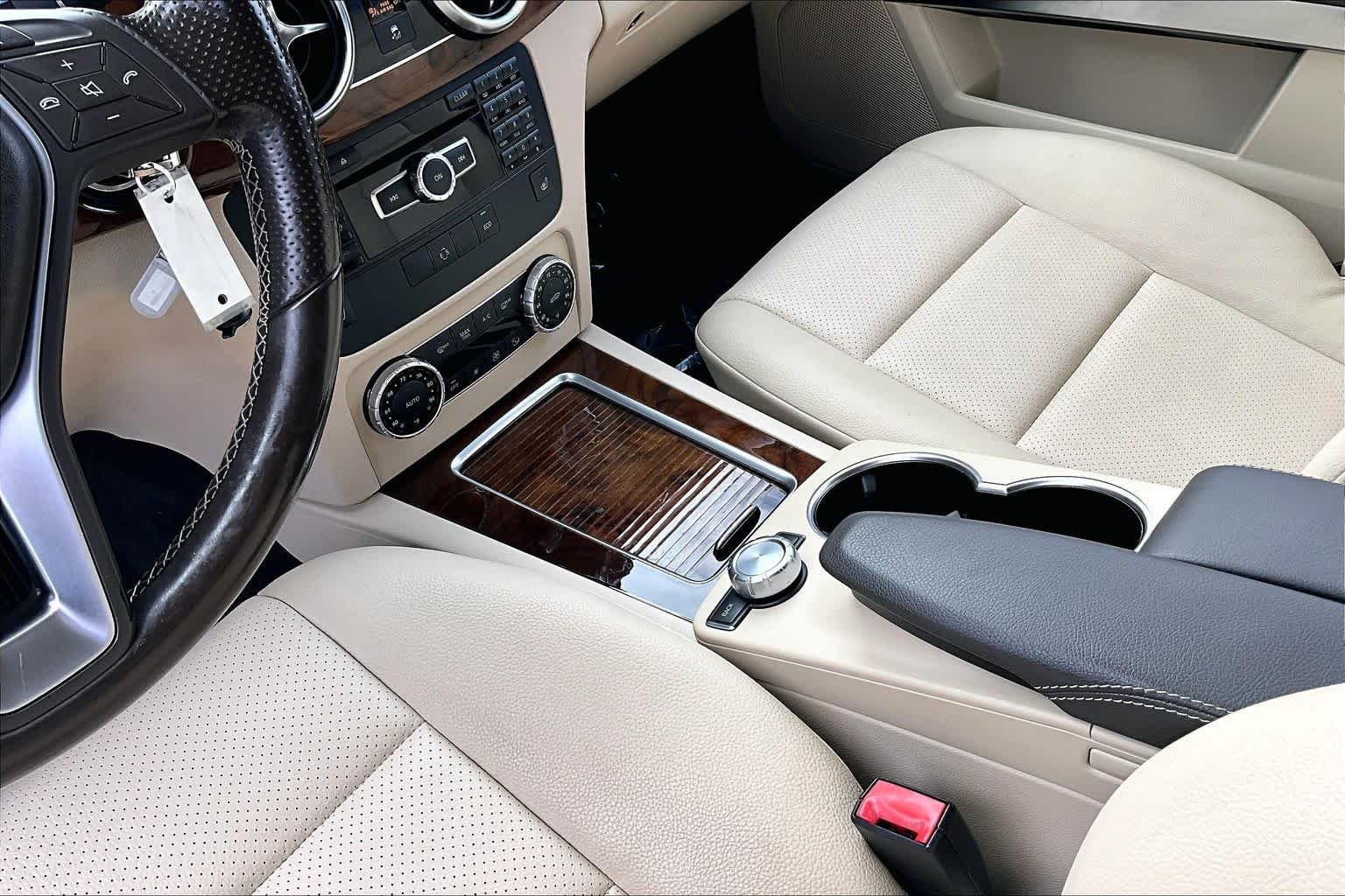 Used 2015 Obsidian Black Metallic Mercedes-Benz GLK 350 image 17