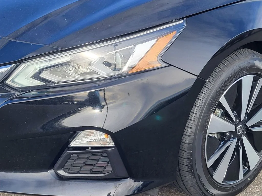Certified Used 2022 Super Black Nissan 2.5 SV image 5