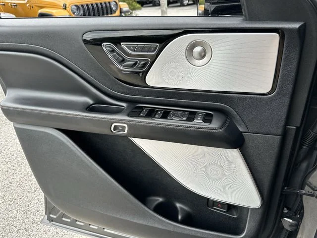 Used 2020 Gray Lincoln Reserve image 24