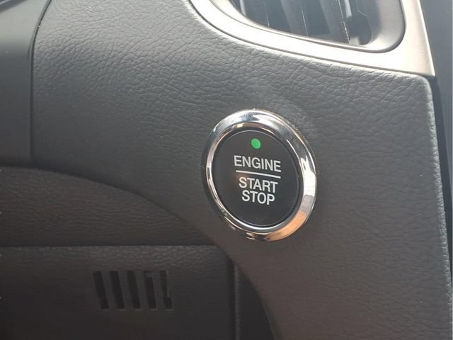 Used 2024  Ford SEL image 9