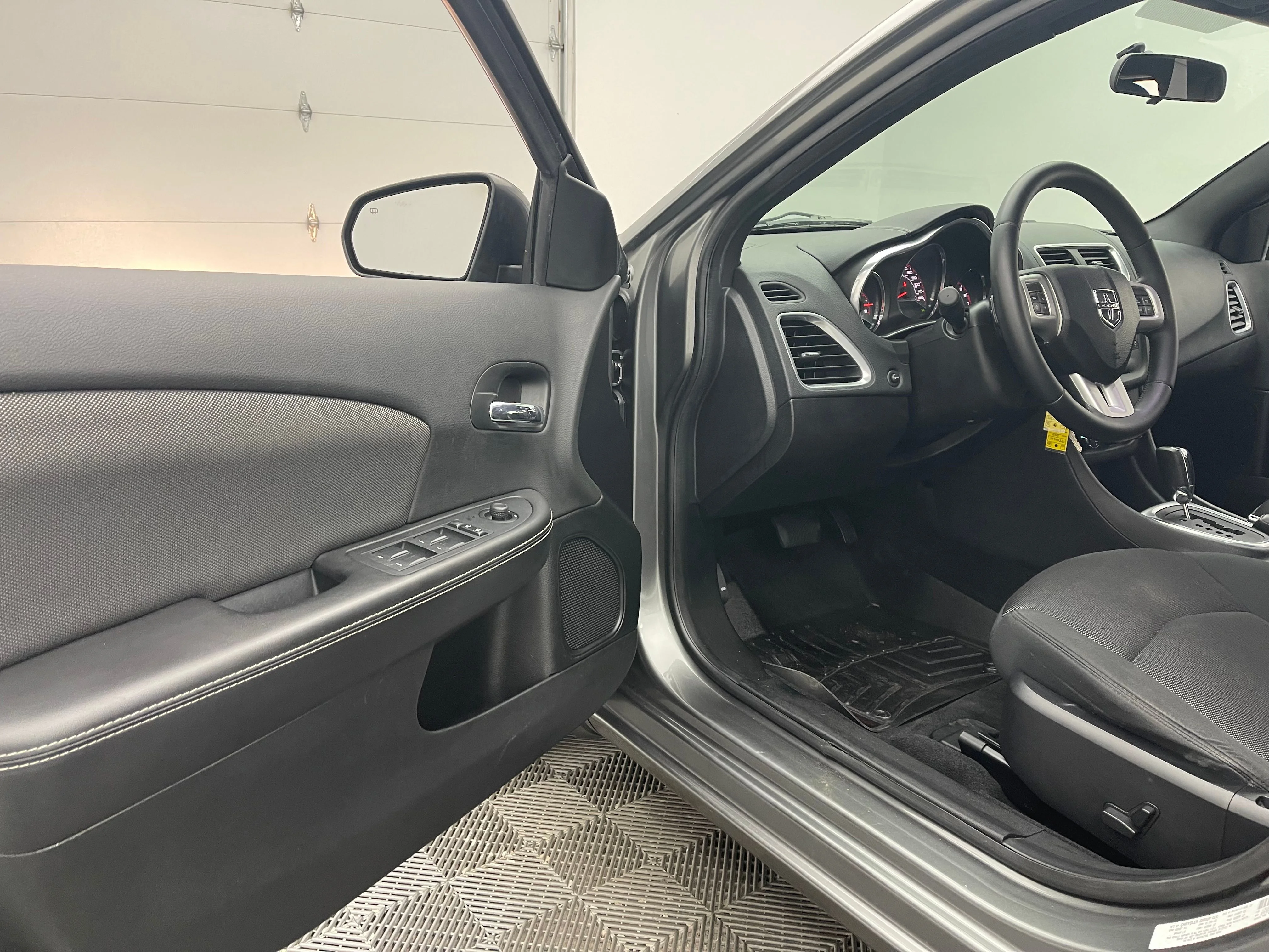 Used 2013 Mineral Gray Metallic Clearcoat Dodge SXT image 12