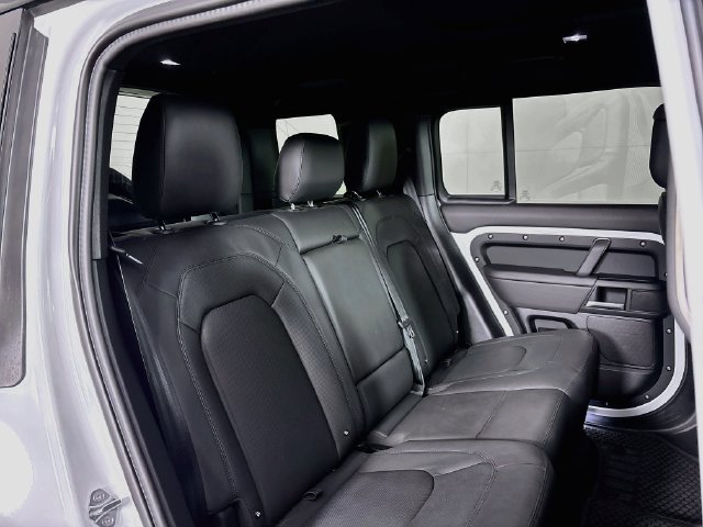 New 2026 White Land Rover X-Dynamic SE image 25