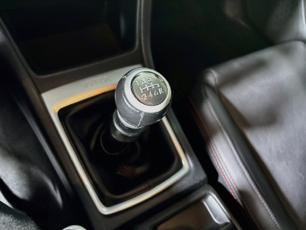 Used 2016 Ice Silver Metallic Subaru Limited image 17
