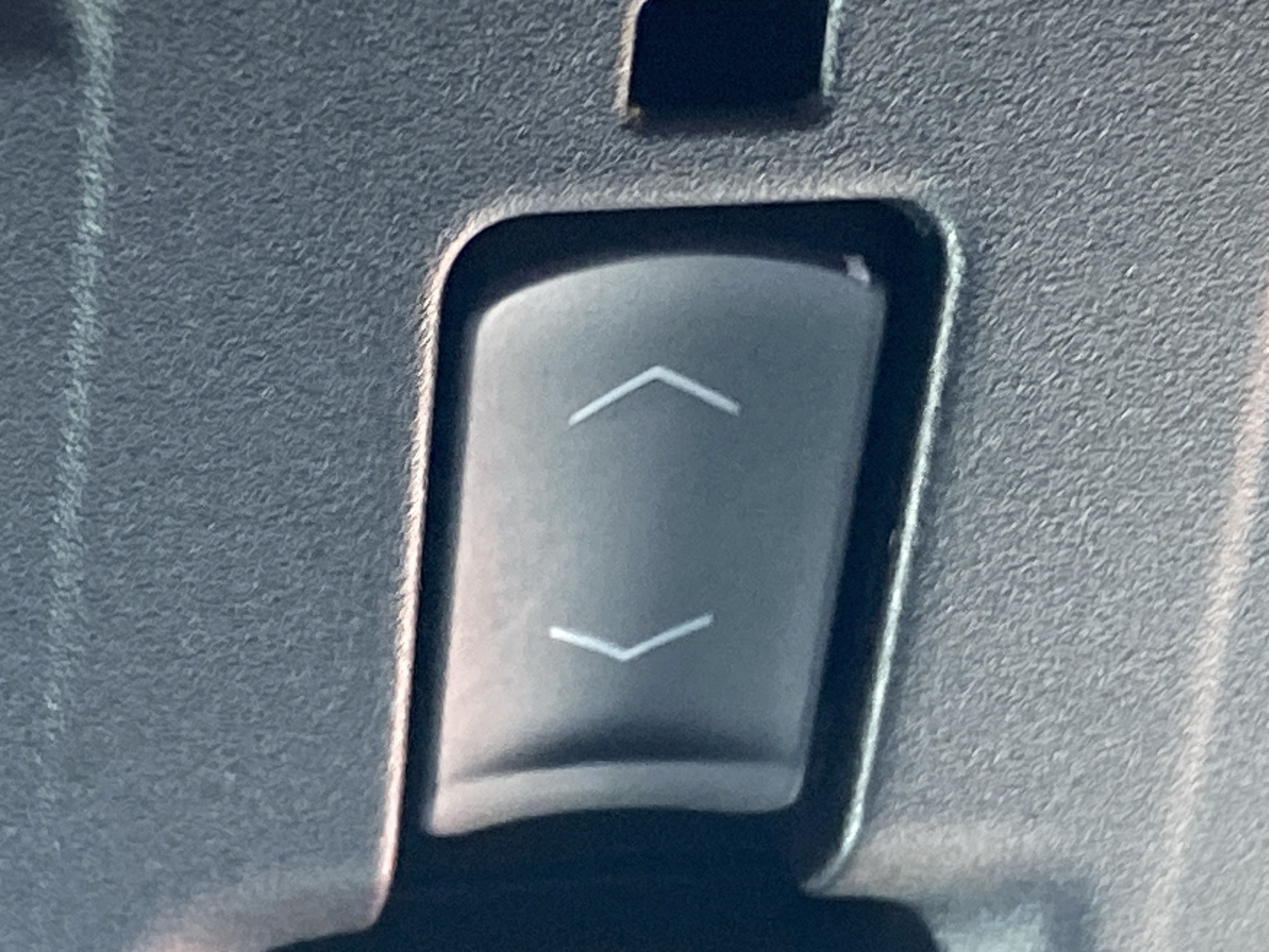 Used 2025 White Frost Tricoat GMC Denali image 33