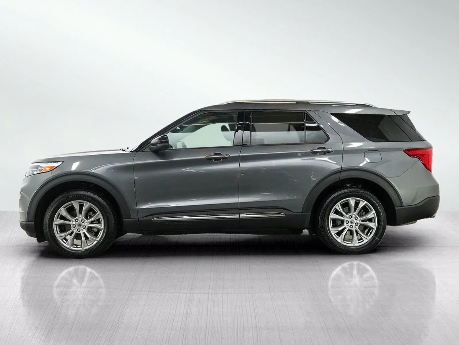 Used 2021 Ford Explorer Limited with VIN 1FMSK8FH2MGA46310 for sale in Wayzata, Minnesota