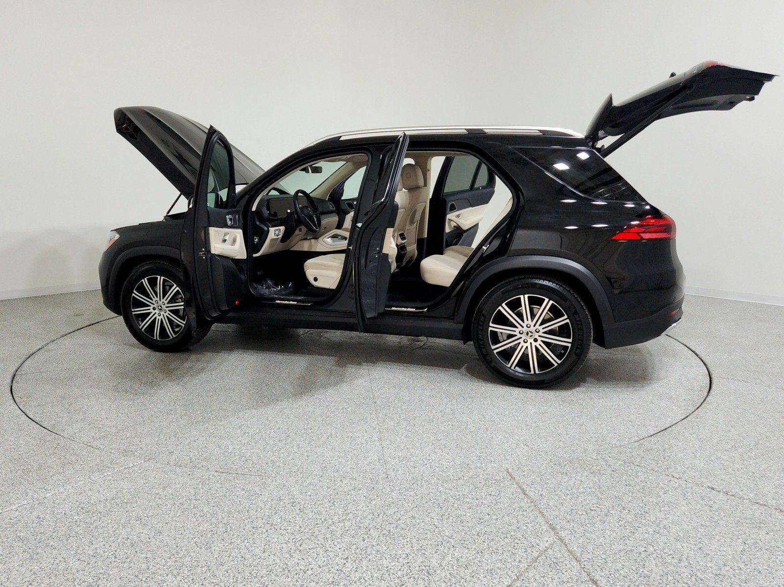 Certified Used 2025 Black Mercedes-Benz GLE 350 image 22