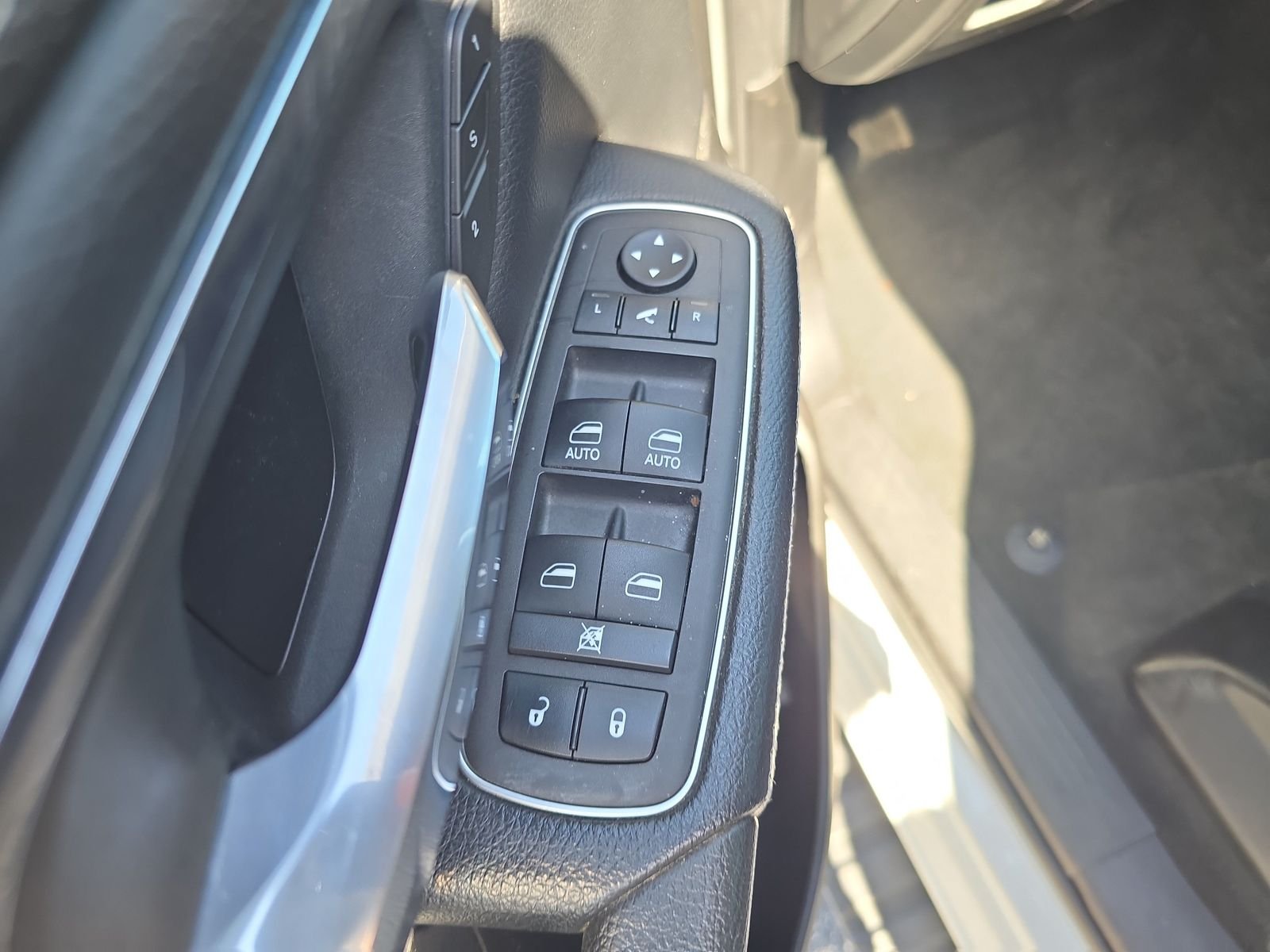 2024 RAM Ram 1500 Pickup Laramie - Photo 14