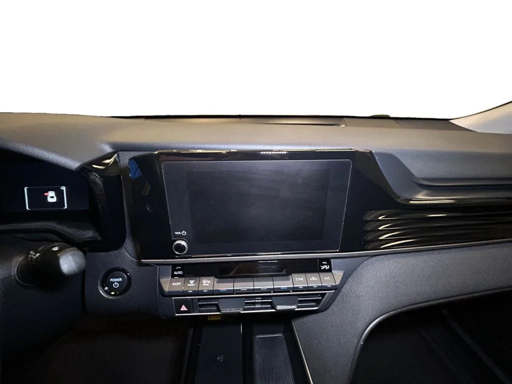 Used 2025 Ice Toyota LE image 10