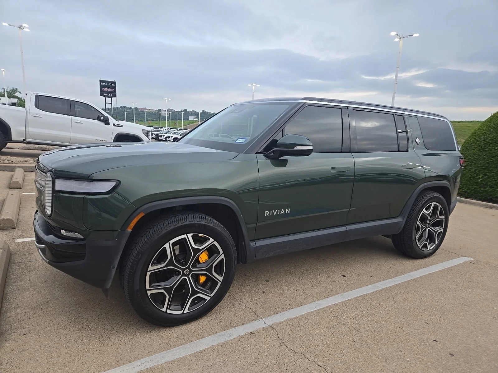 2023 Rivian R1S Adventure Quad-Motor Large Pack's photo
