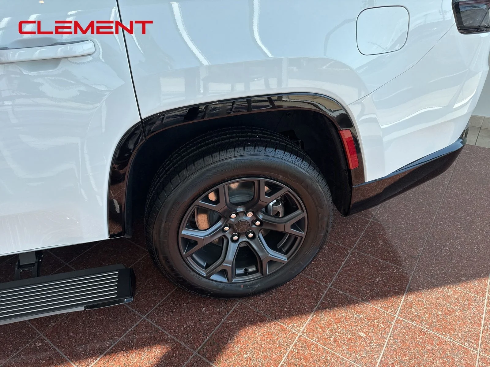 New 2026 Bright White Clear-Coat Exterior Paint Jeep Limited Altitude image 4