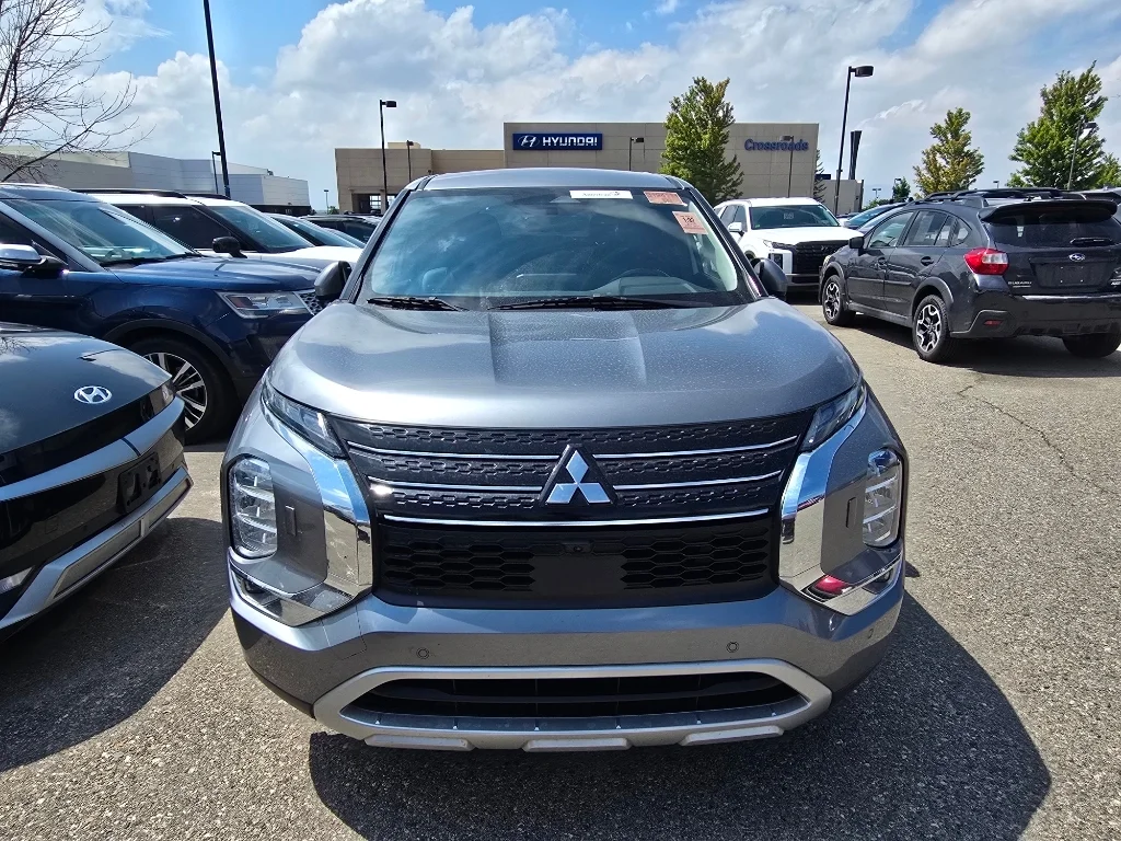 Used 2024 Gray Mitsubishi SE image 9