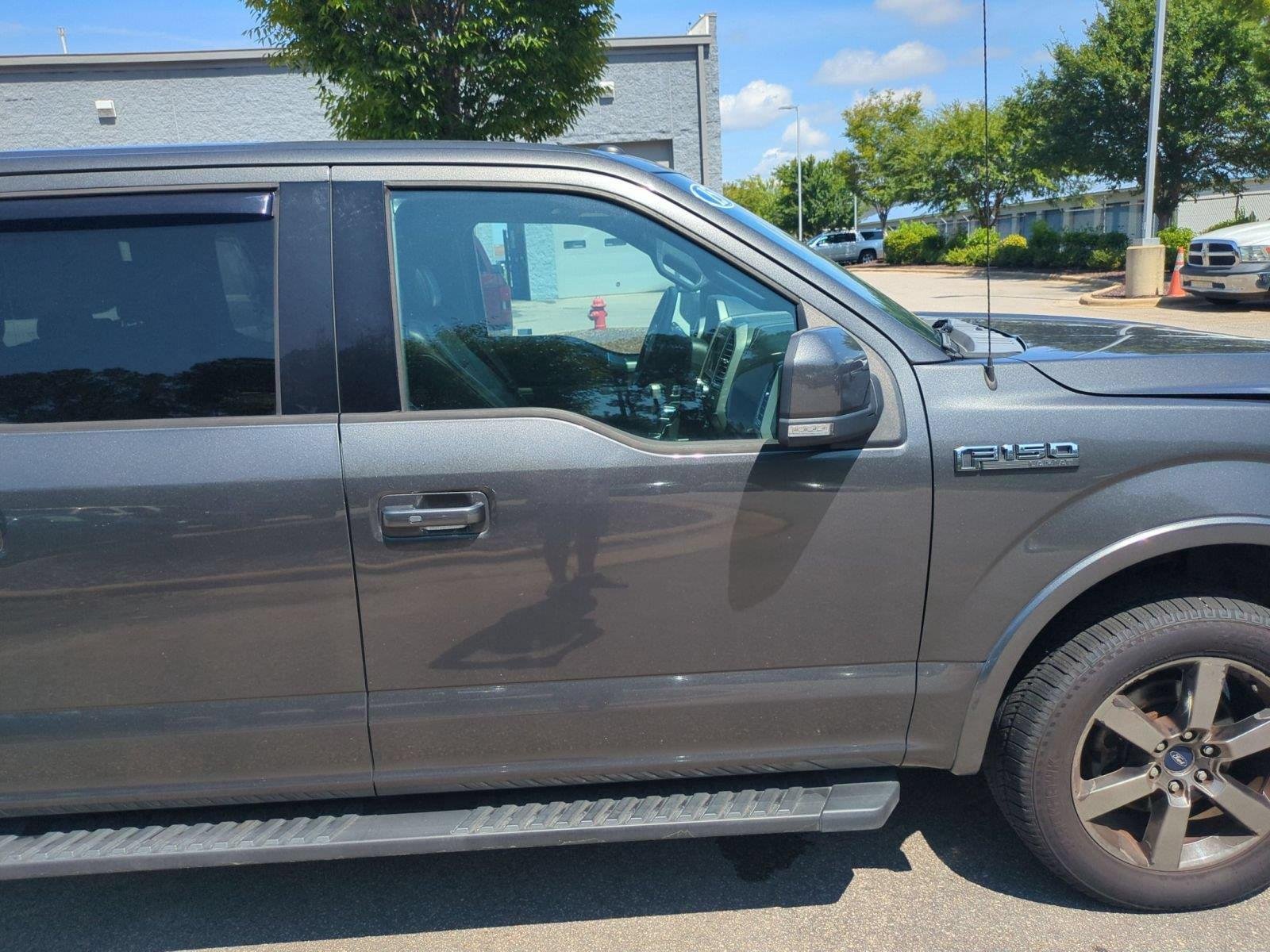 Used 2015 Magnetic Metallic Ford Lariat image 38