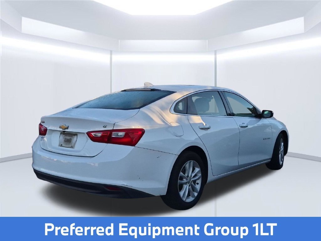 Used 2018 Summit White Chevrolet LT image 3