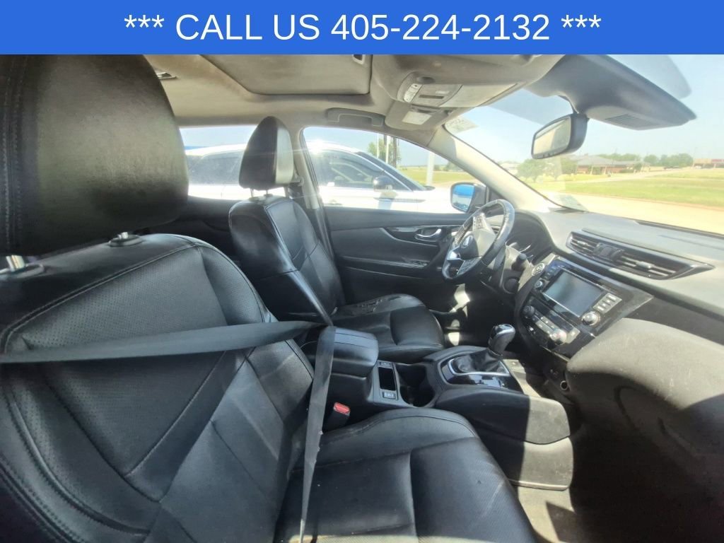 Used 2022  Nissan SL image 23